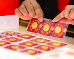 Gía vàng thế giới tăng vọt